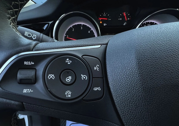 Opel Insignia cena 68900 przebieg: 142000, rok produkcji 2018 z Stronie Śląskie małe 704